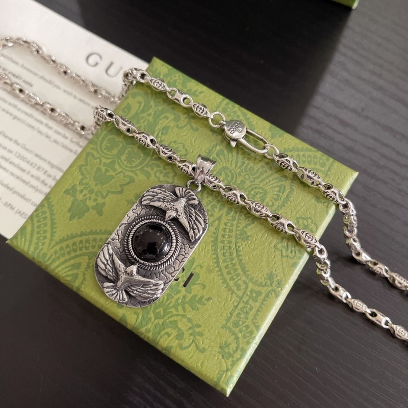 G*u*i necklaces